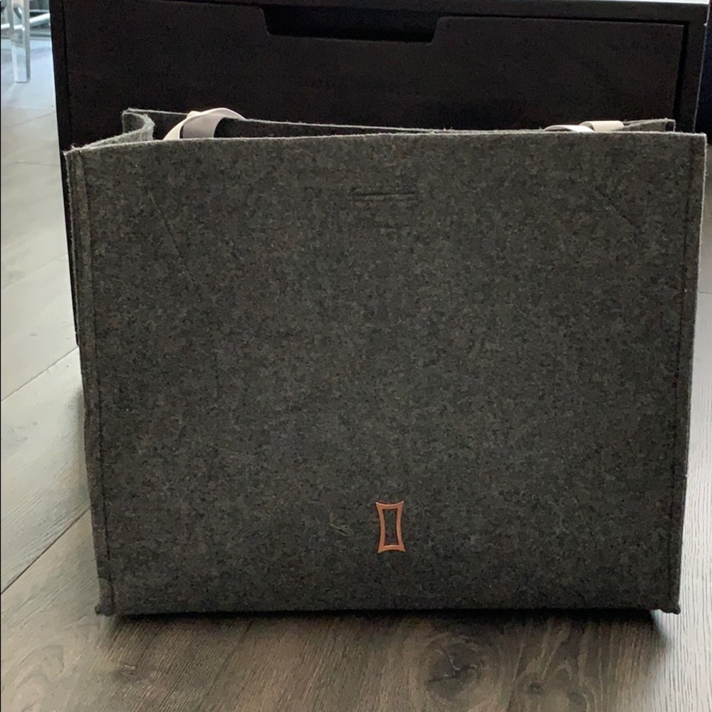 Kit and Ace Felt Bags